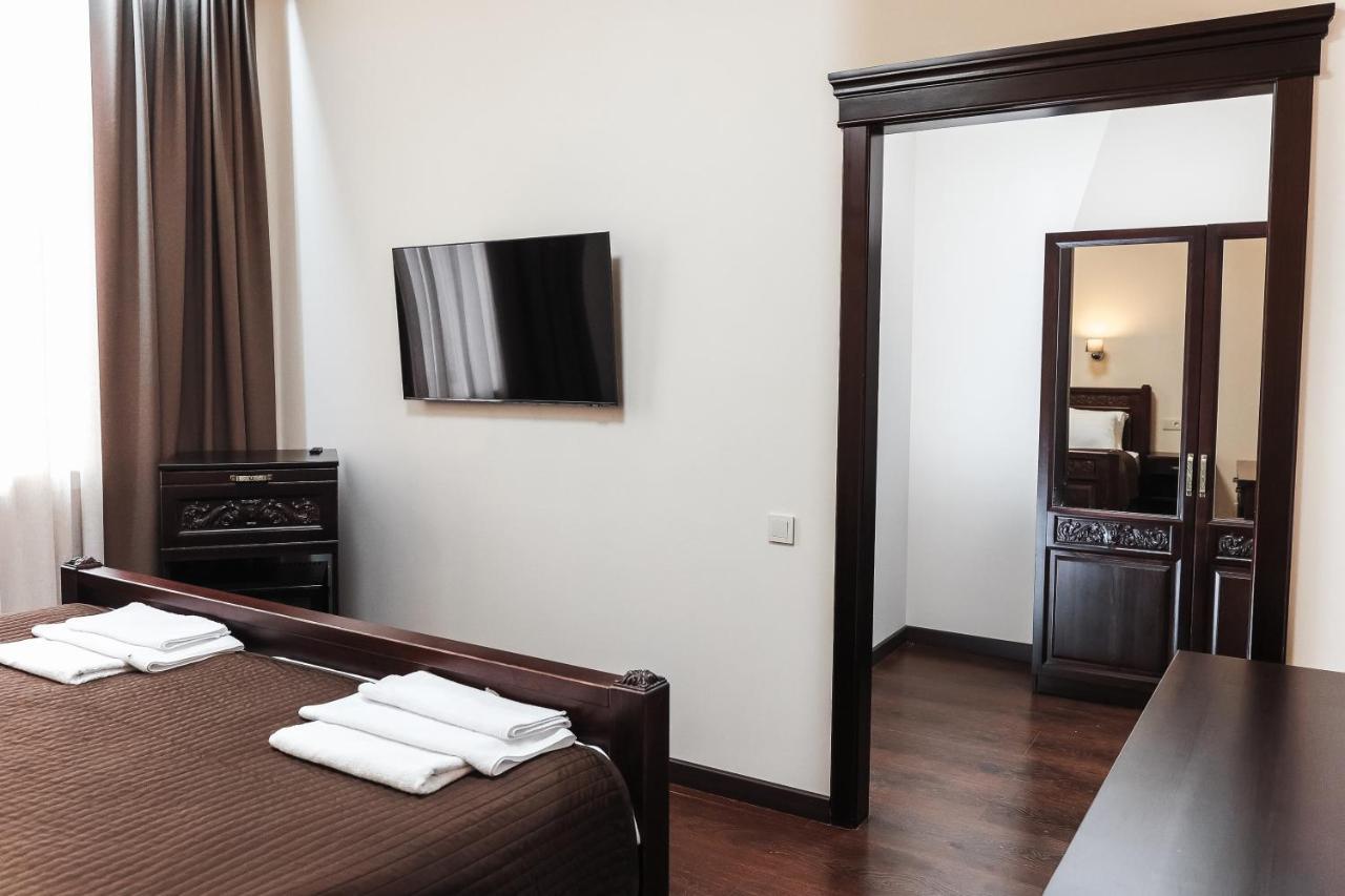 Dvin Hotel Pawlodar Exterior foto