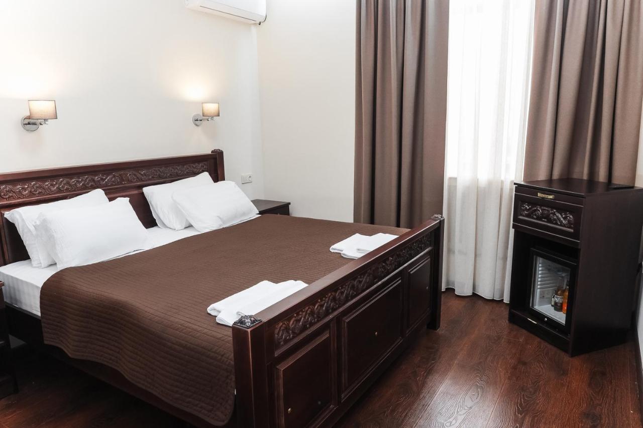 Dvin Hotel Pawlodar Exterior foto