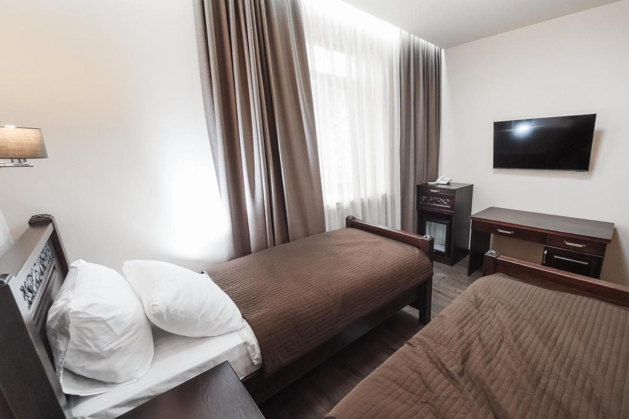 Dvin Hotel Pawlodar Exterior foto