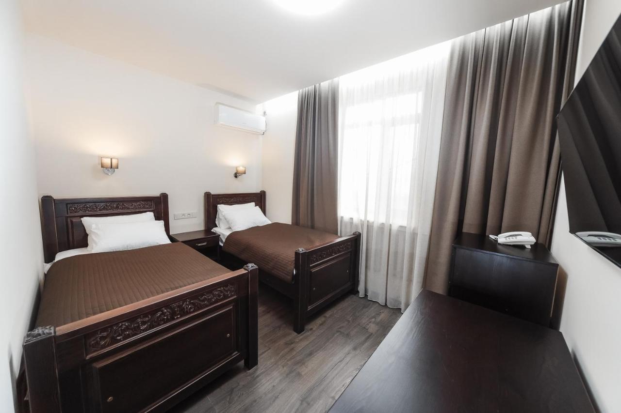 Dvin Hotel Pawlodar Exterior foto