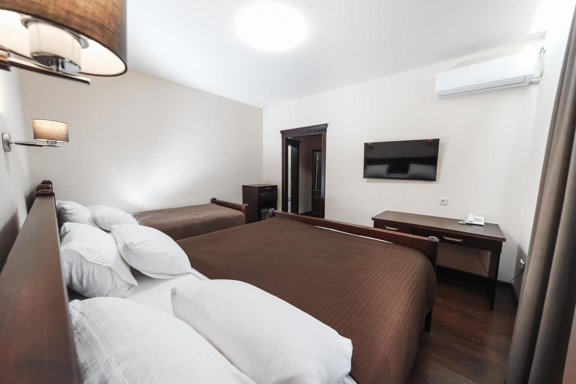 Dvin Hotel Pawlodar Exterior foto