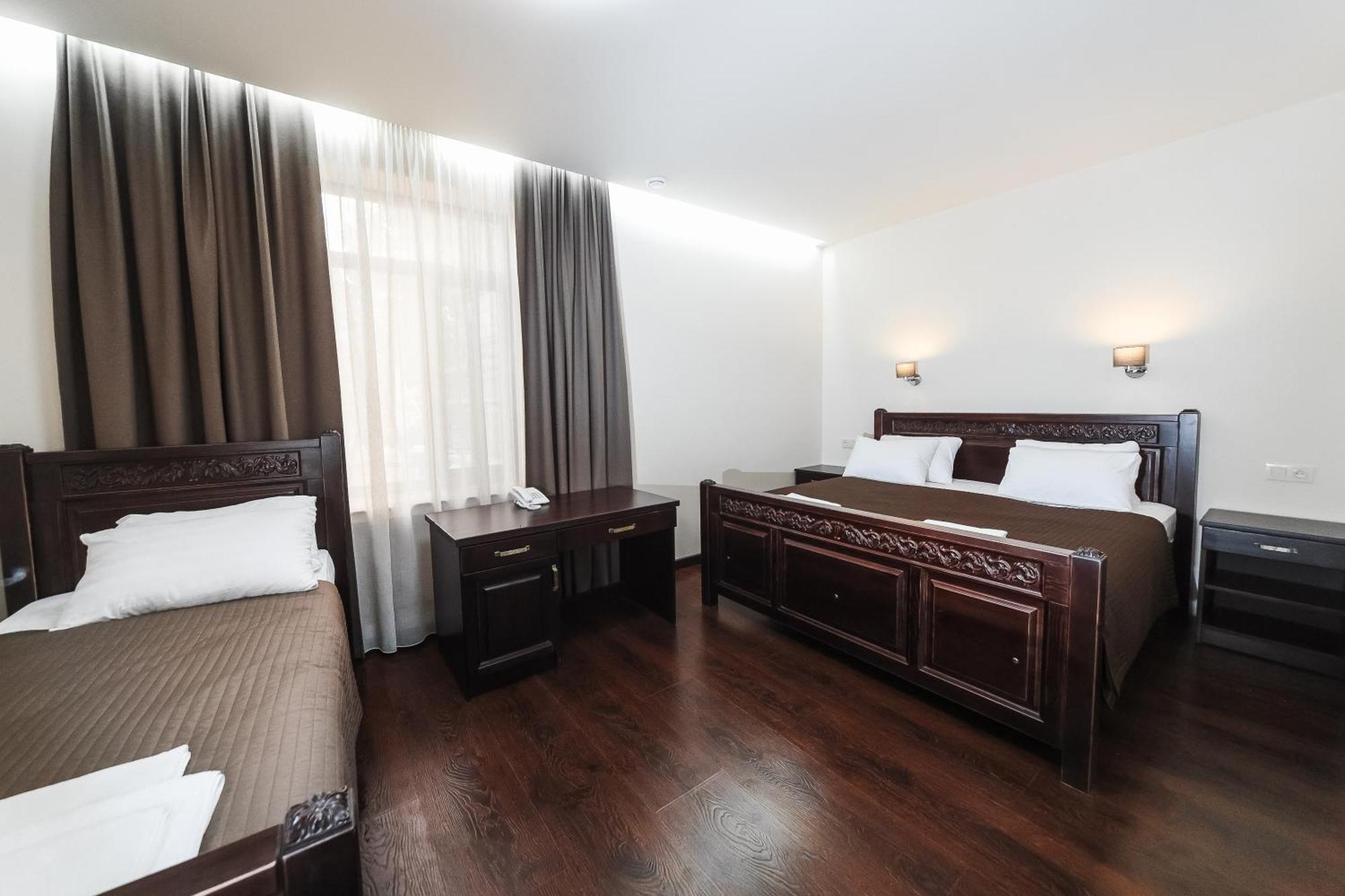 Dvin Hotel Pawlodar Exterior foto