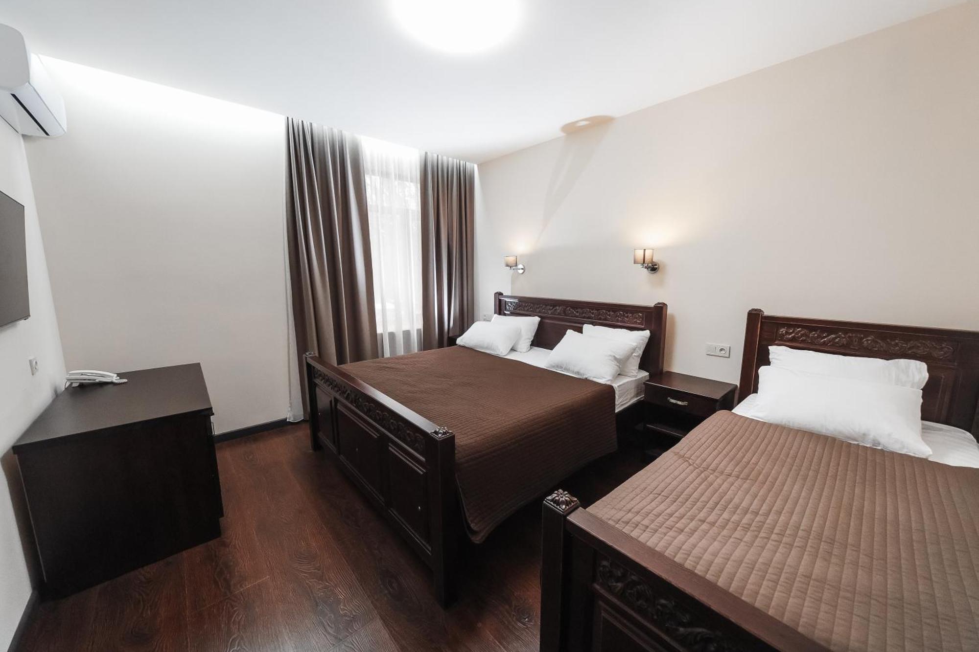 Dvin Hotel Pawlodar Exterior foto