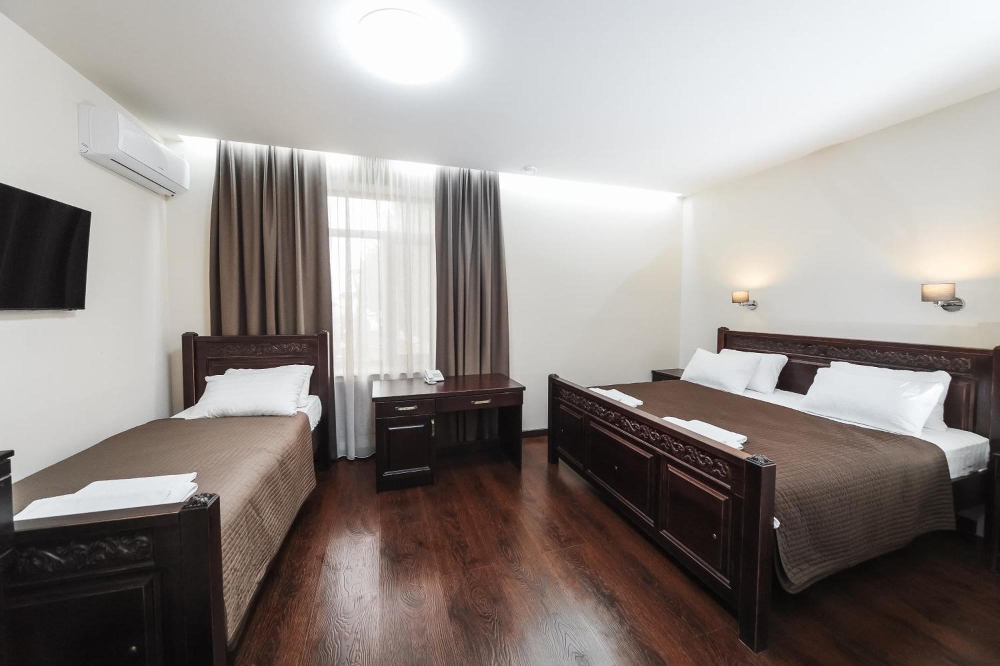 Dvin Hotel Pawlodar Exterior foto