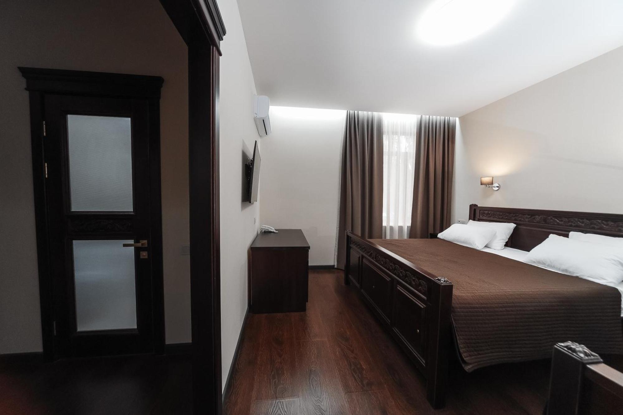 Dvin Hotel Pawlodar Exterior foto