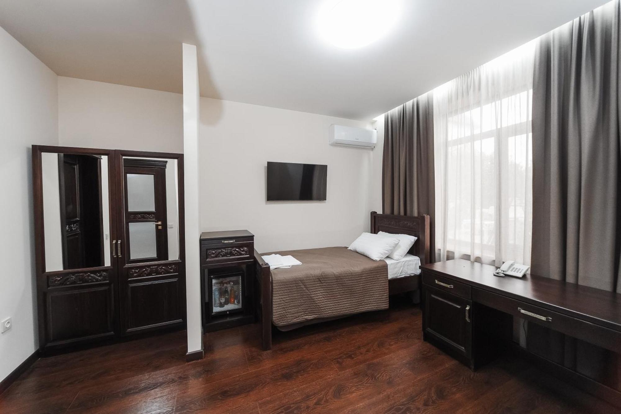 Dvin Hotel Pawlodar Exterior foto