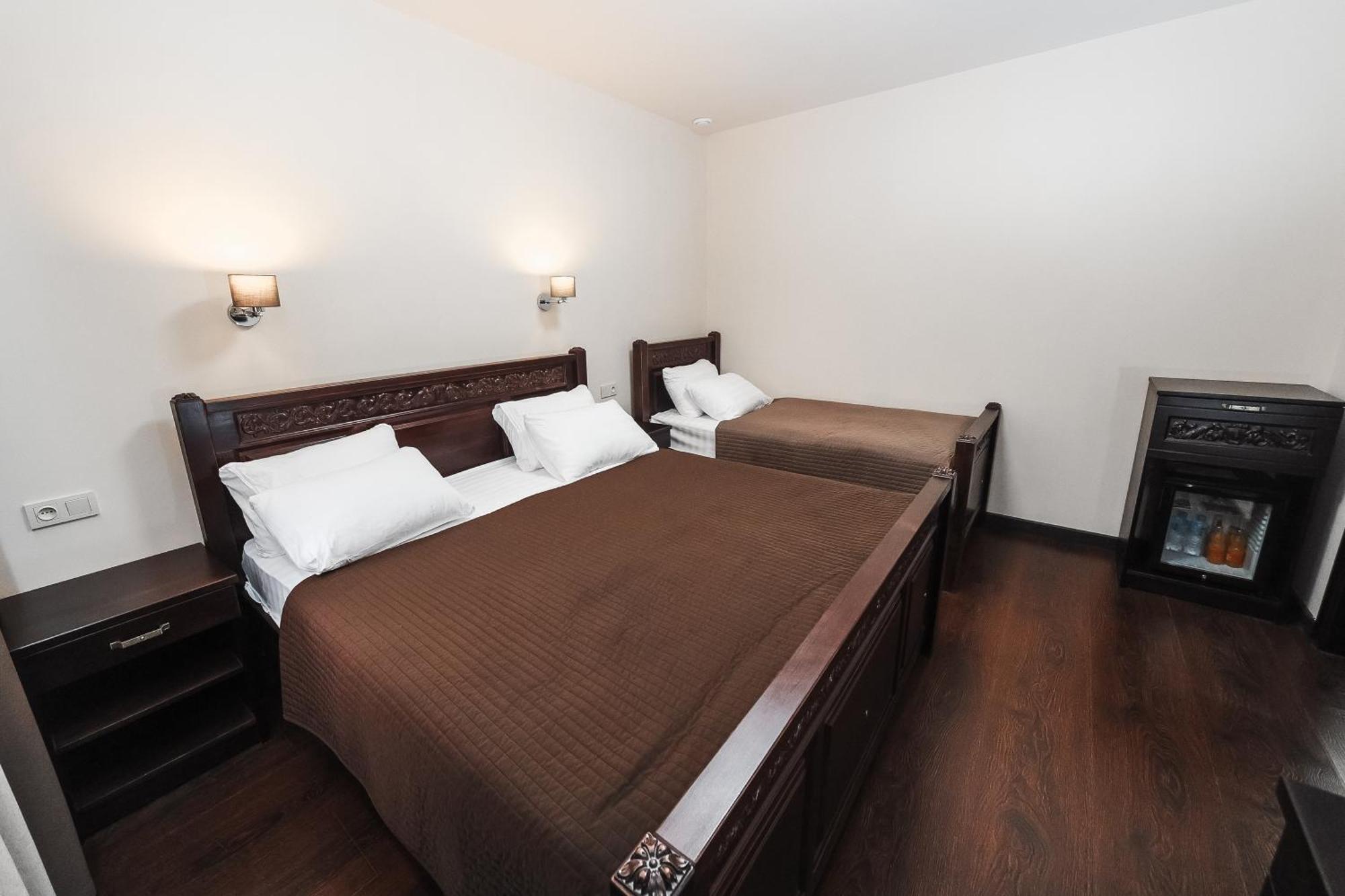 Dvin Hotel Pawlodar Exterior foto