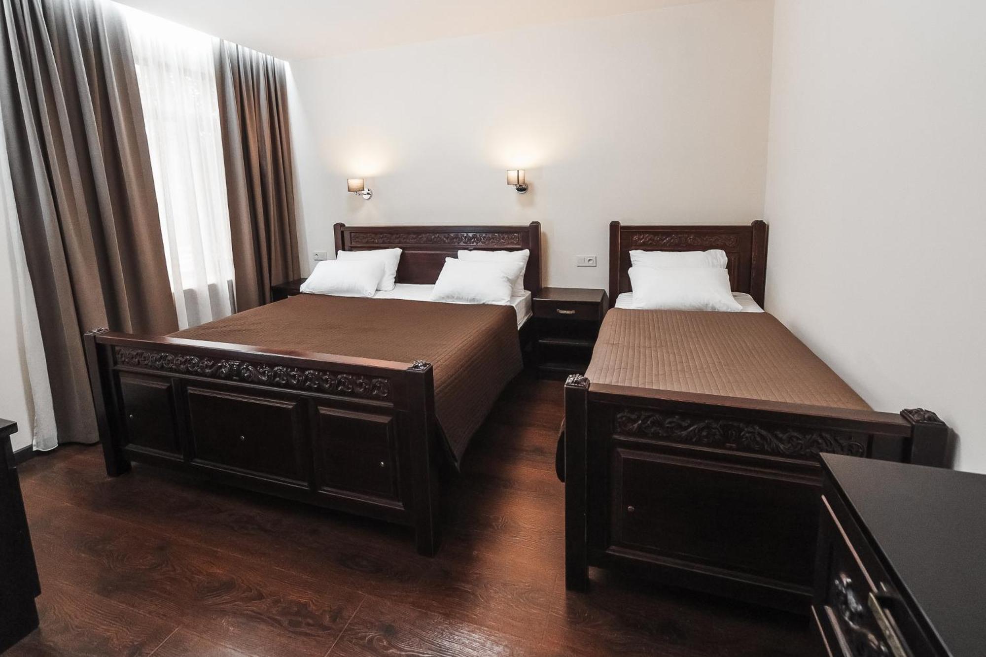 Dvin Hotel Pawlodar Exterior foto
