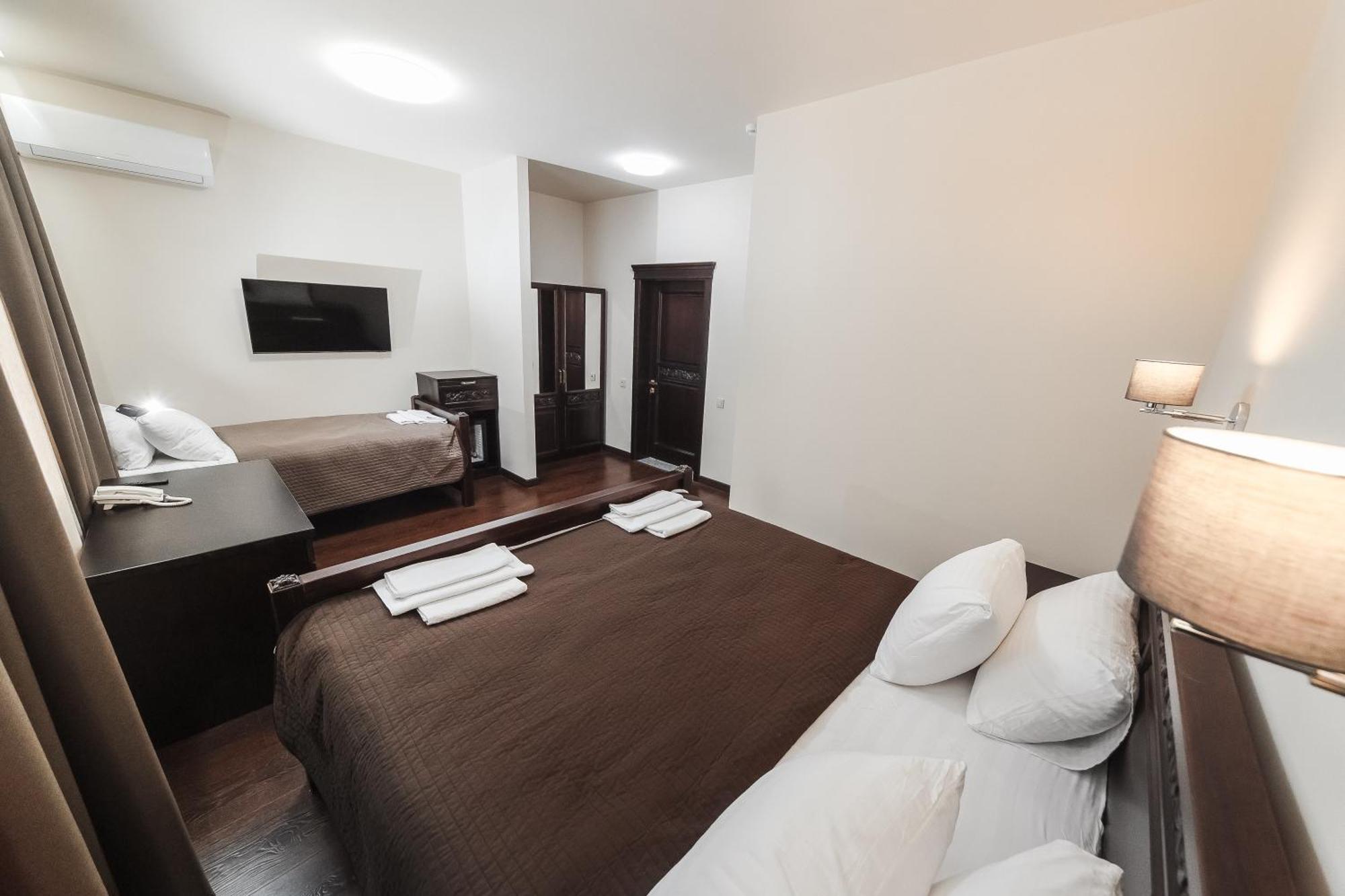 Dvin Hotel Pawlodar Exterior foto