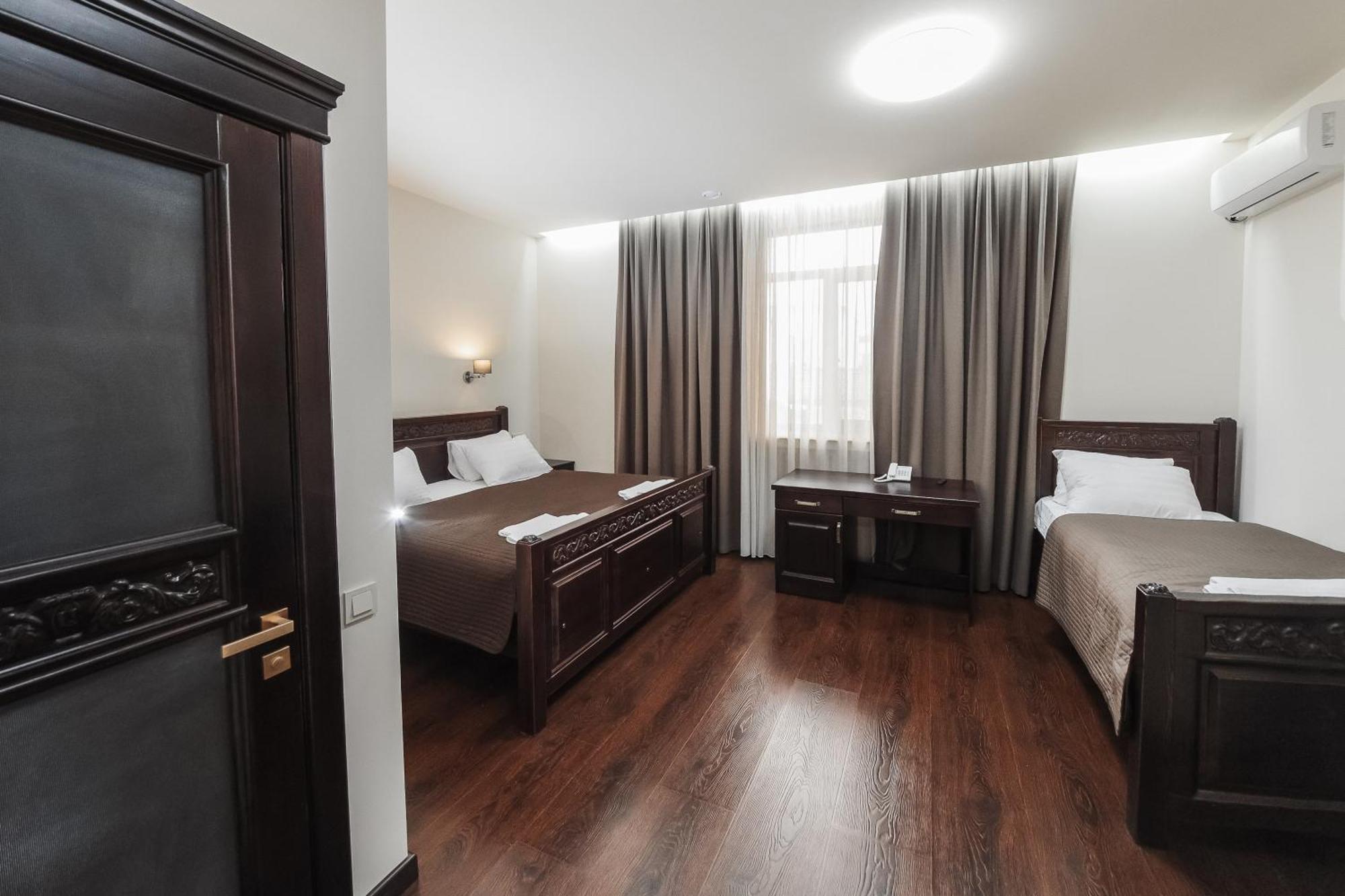 Dvin Hotel Pawlodar Exterior foto