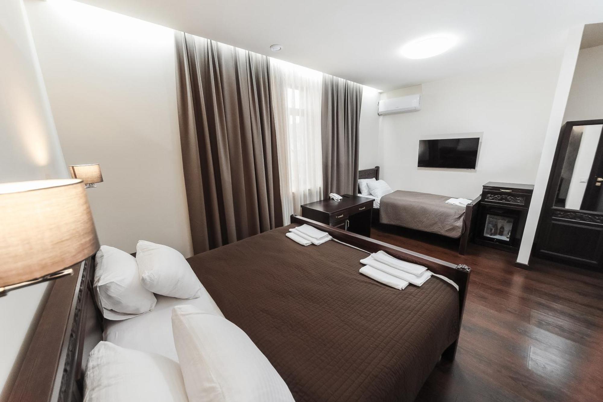 Dvin Hotel Pawlodar Exterior foto