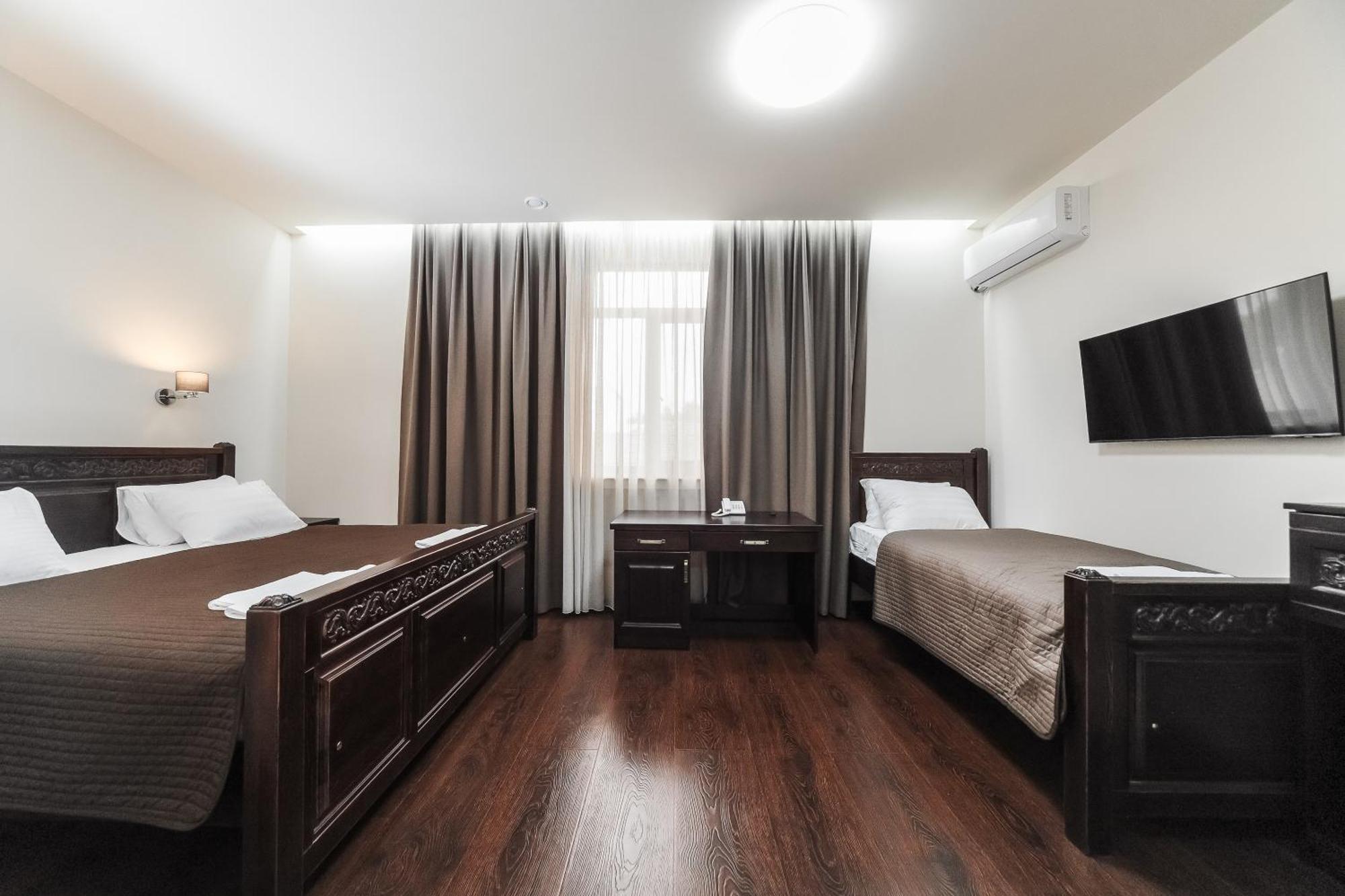 Dvin Hotel Pawlodar Exterior foto
