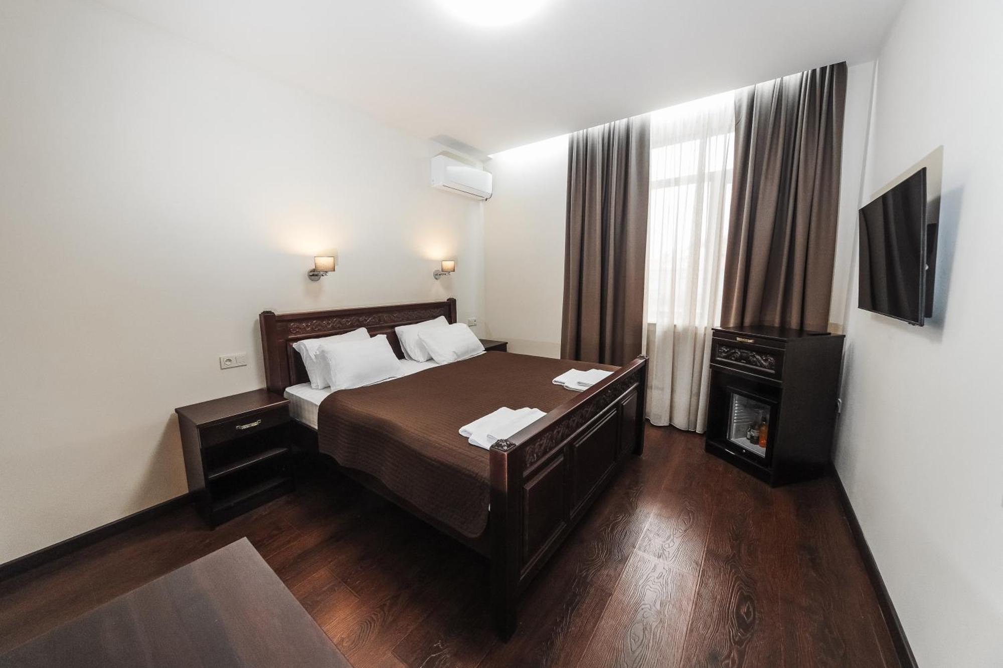 Dvin Hotel Pawlodar Exterior foto