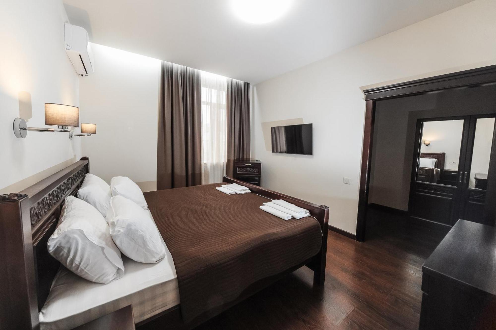 Dvin Hotel Pawlodar Exterior foto