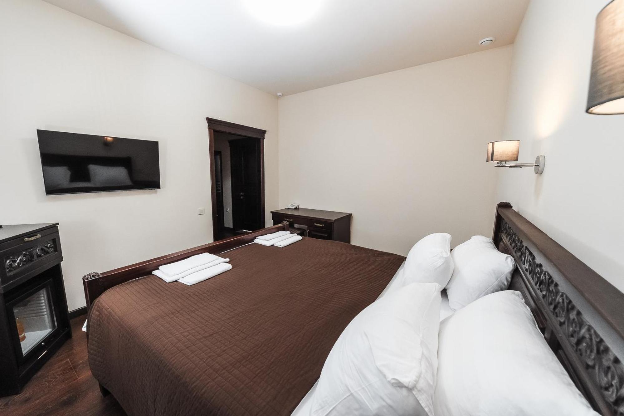 Dvin Hotel Pawlodar Exterior foto