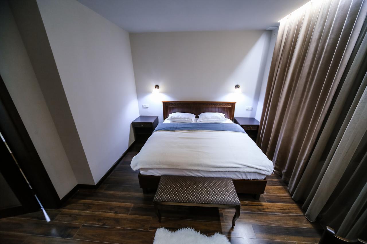 Dvin Hotel Pawlodar Exterior foto