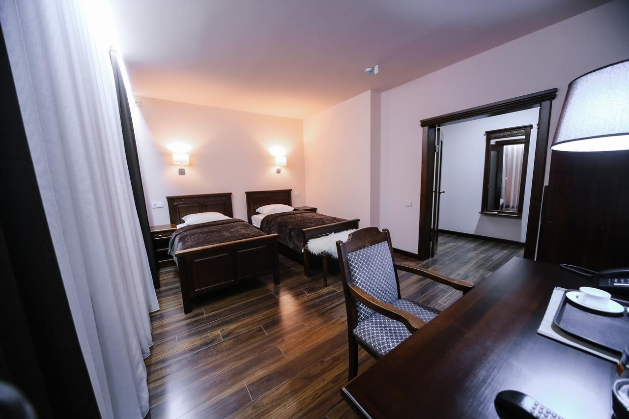 Dvin Hotel Pawlodar Exterior foto