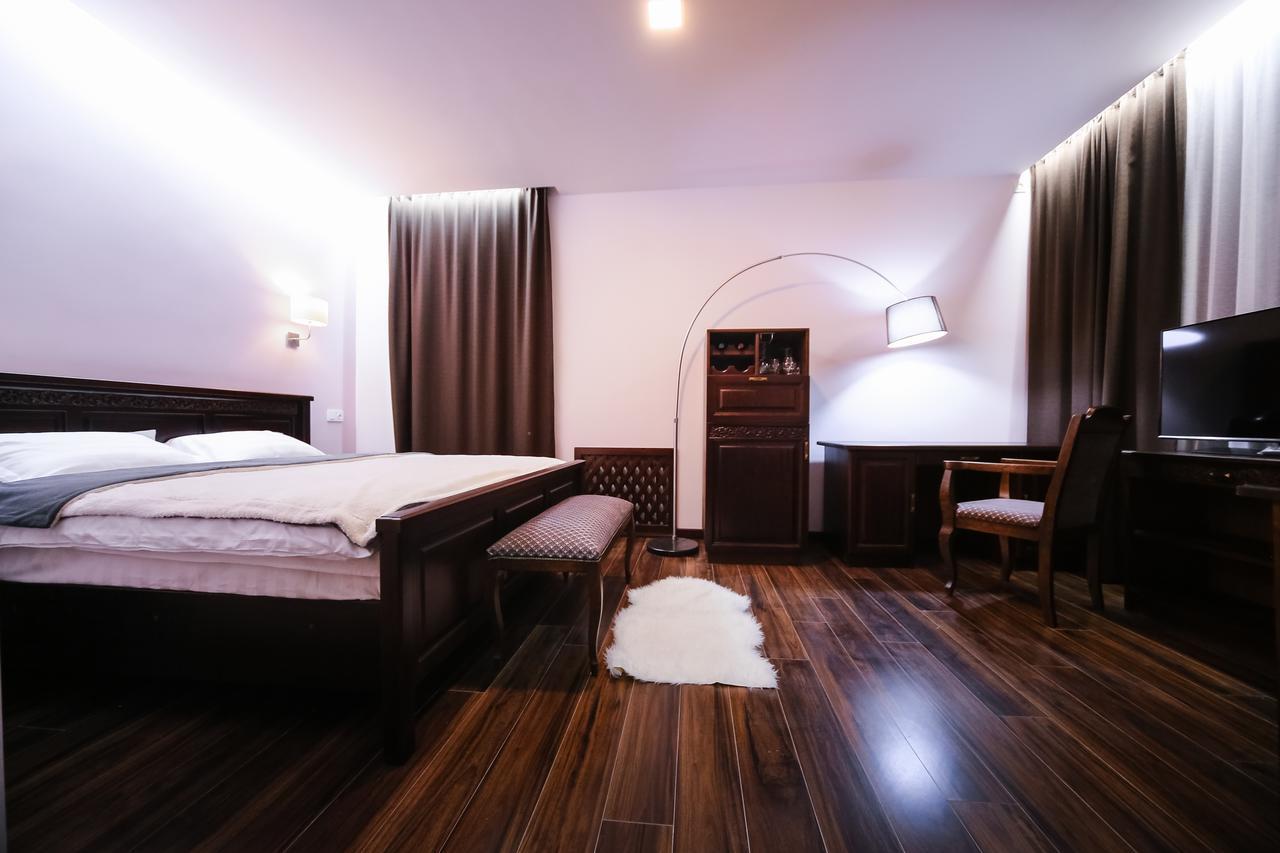 Dvin Hotel Pawlodar Exterior foto