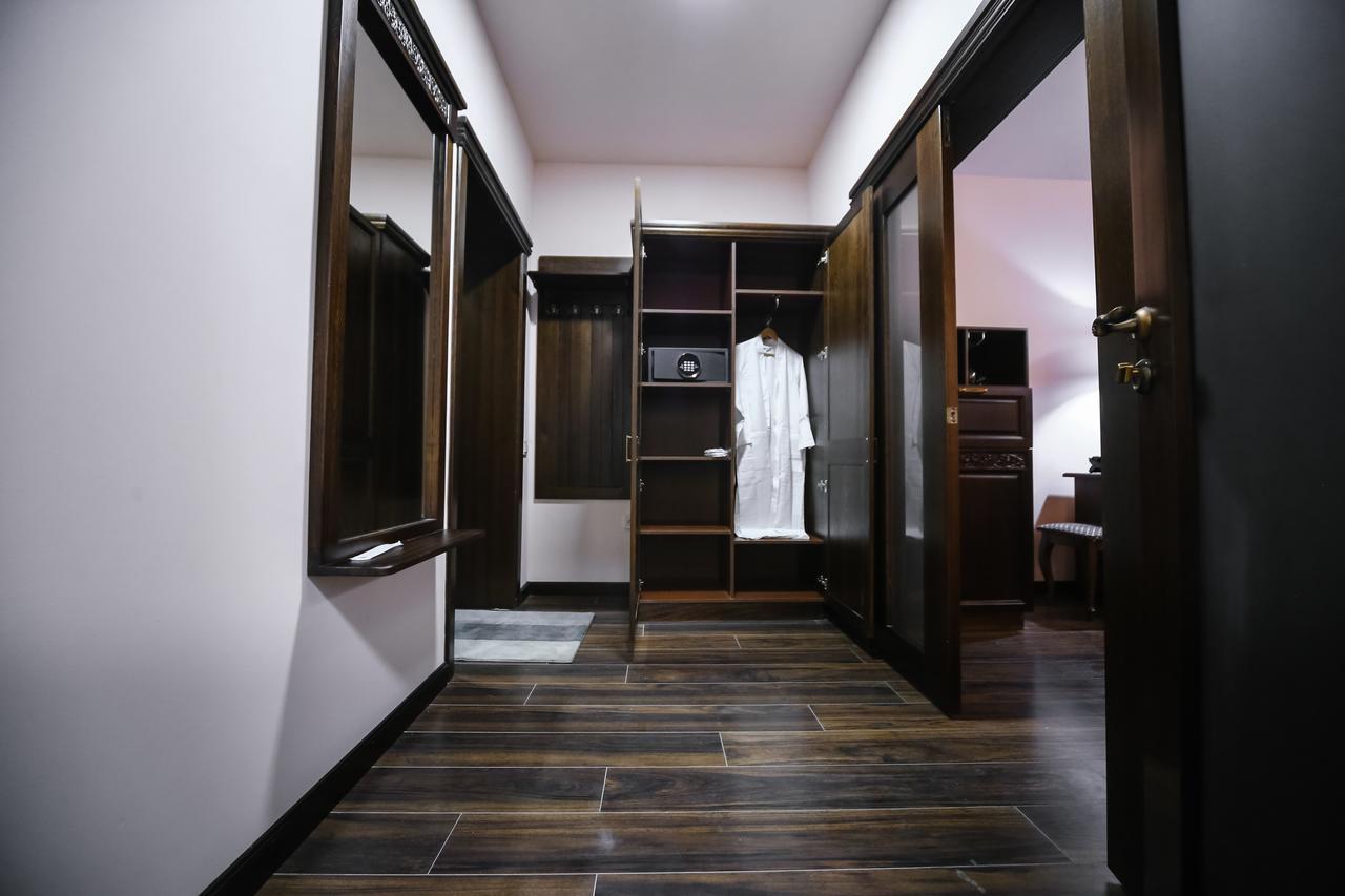 Dvin Hotel Pawlodar Exterior foto