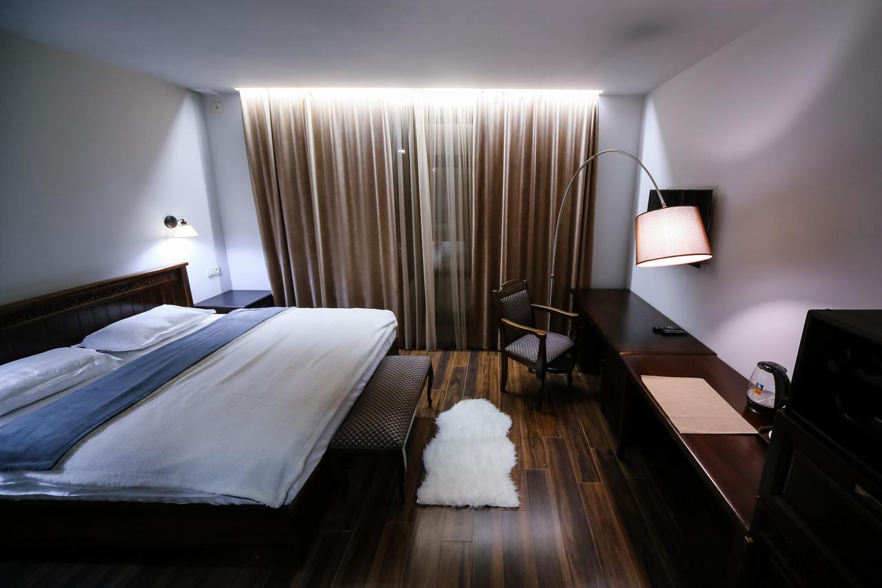 Dvin Hotel Pawlodar Exterior foto
