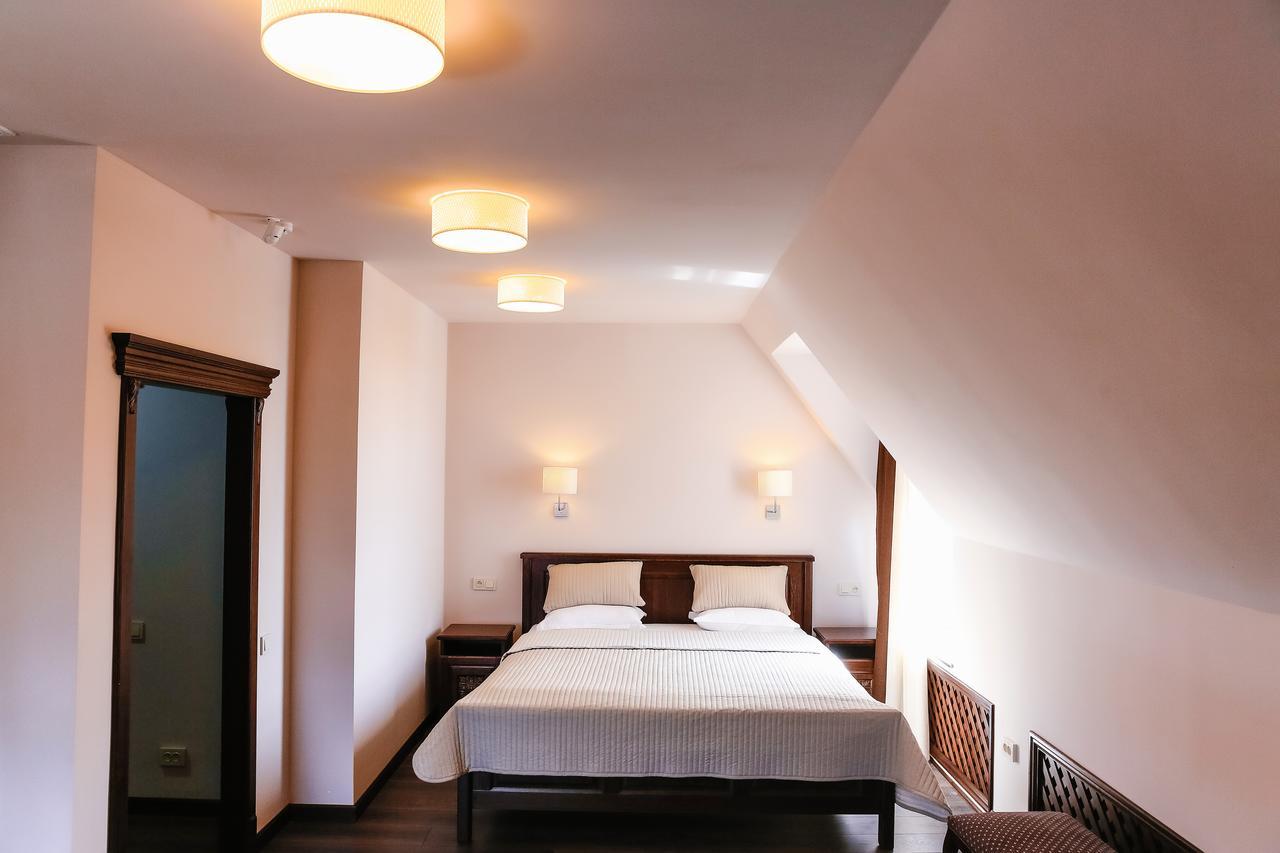 Dvin Hotel Pawlodar Exterior foto