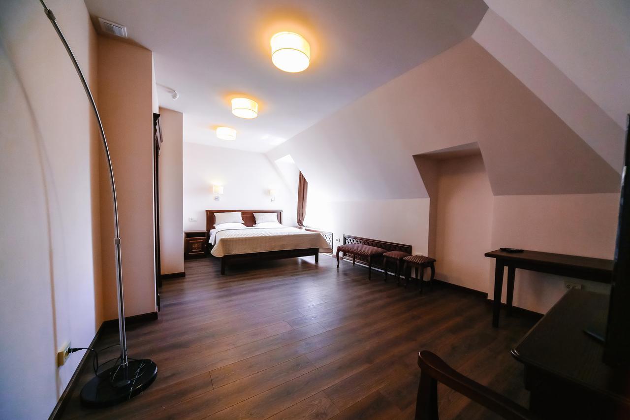 Dvin Hotel Pawlodar Exterior foto