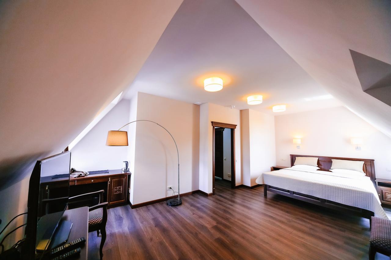 Dvin Hotel Pawlodar Exterior foto