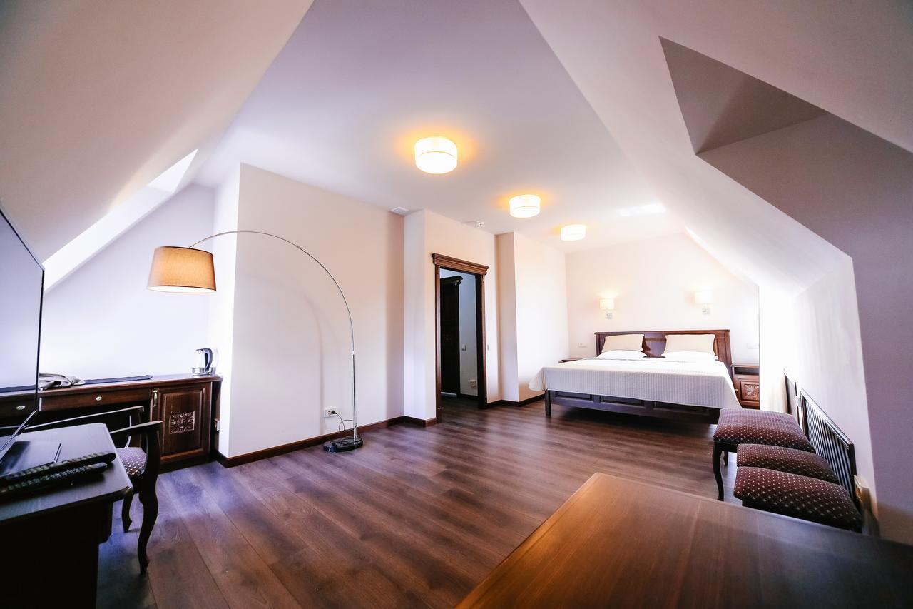 Dvin Hotel Pawlodar Exterior foto