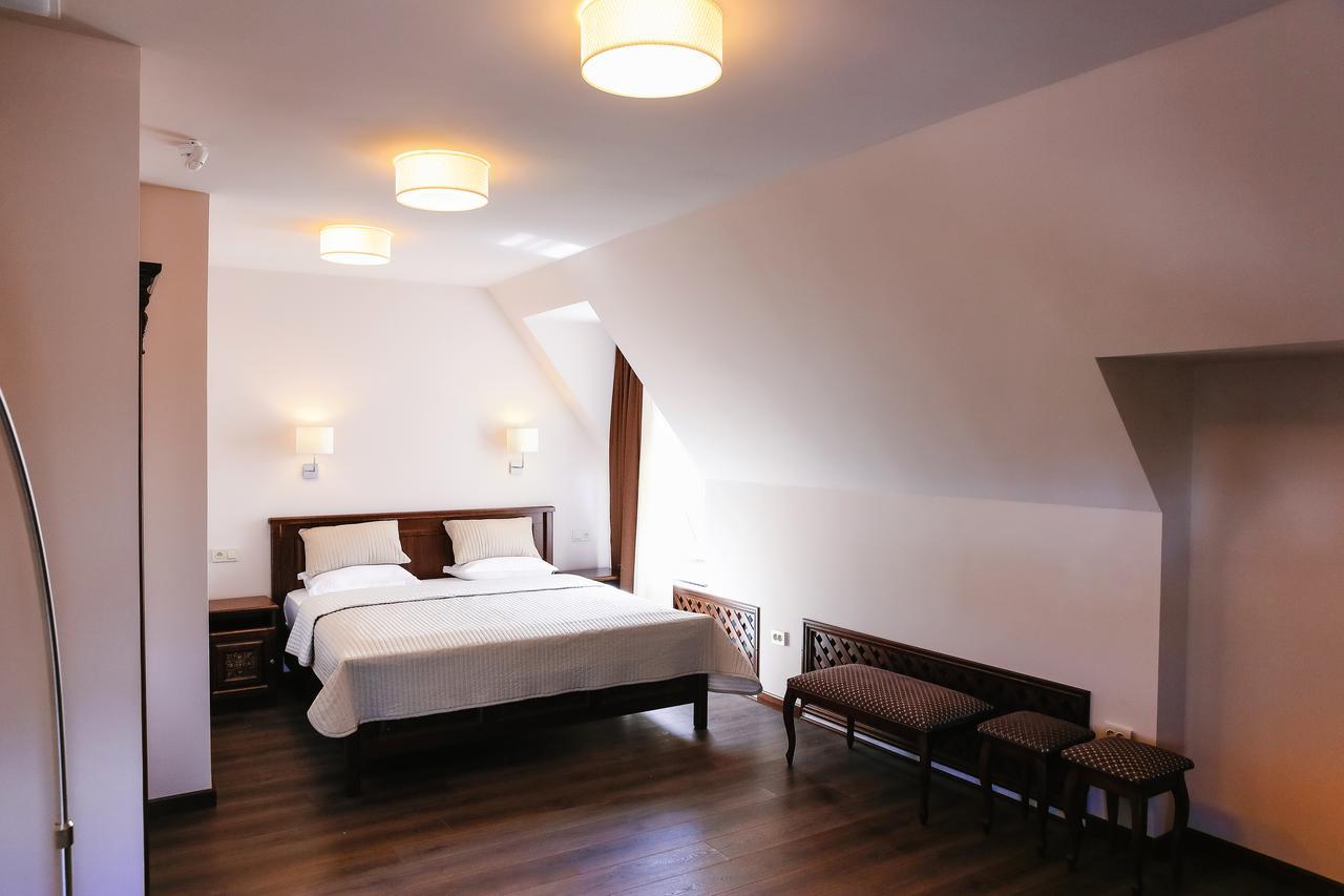 Dvin Hotel Pawlodar Exterior foto