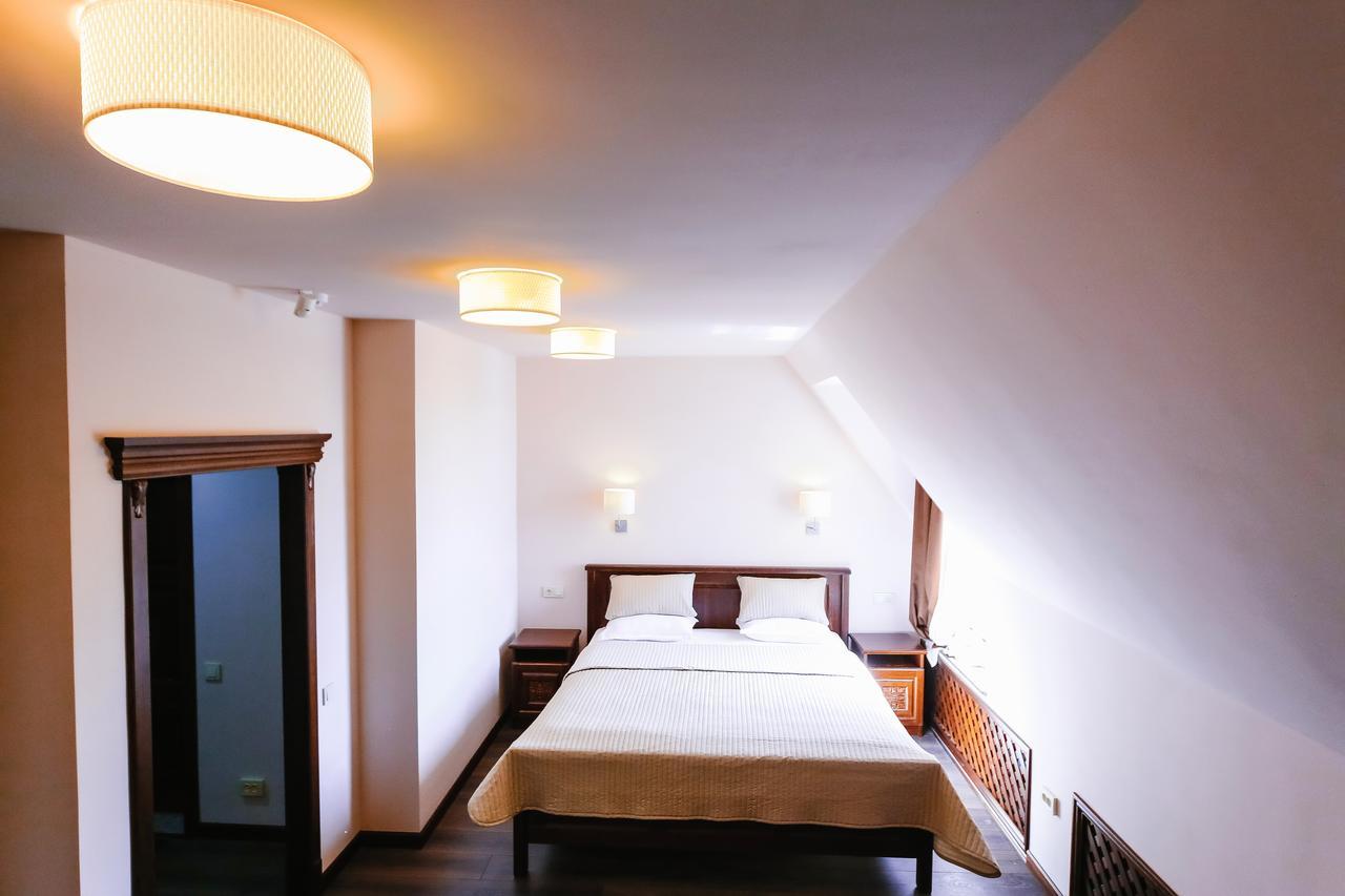 Dvin Hotel Pawlodar Exterior foto