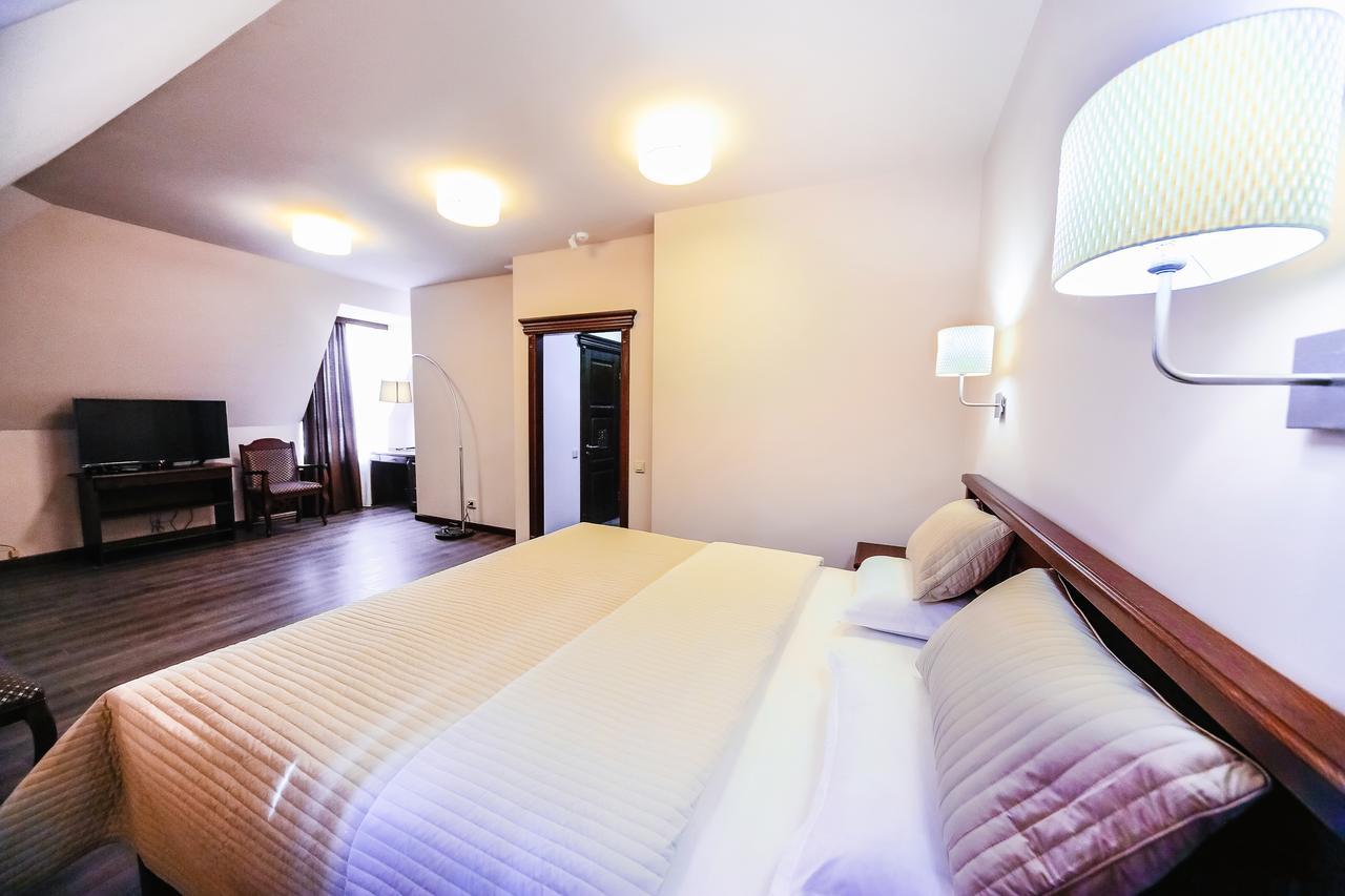 Dvin Hotel Pawlodar Exterior foto
